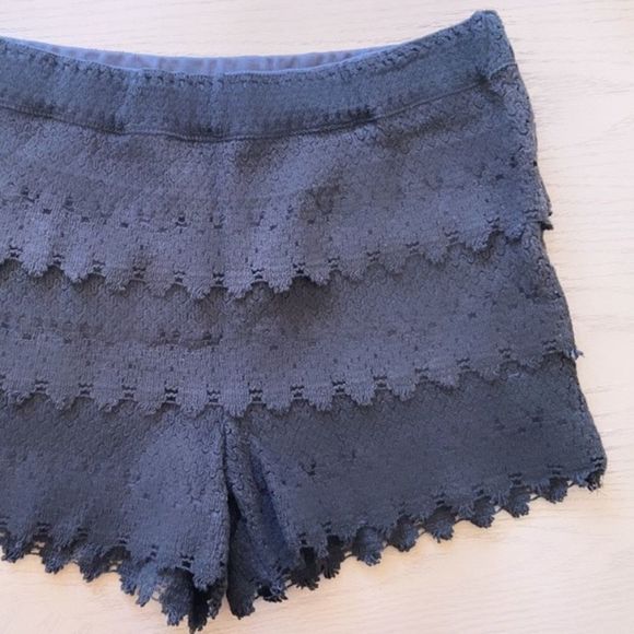 🌹 Black Crochet Layered High Waist Shorts 🌹 - Picture 3 of 4